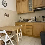 Апартаменти Joli Pour 3 Personnes A Мантон